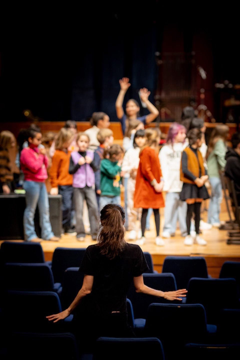 Coaches giving instructions during AMAJ Onder Ons (2024)